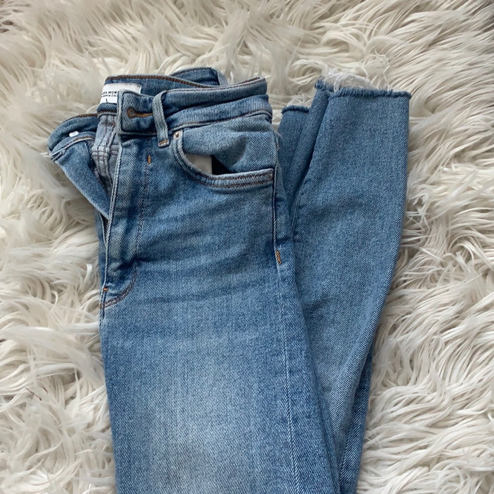 ZARA LIGHT WASH DENIM